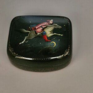 Vintage Miniature Russian Lacquer trinket jewerly box; ring box